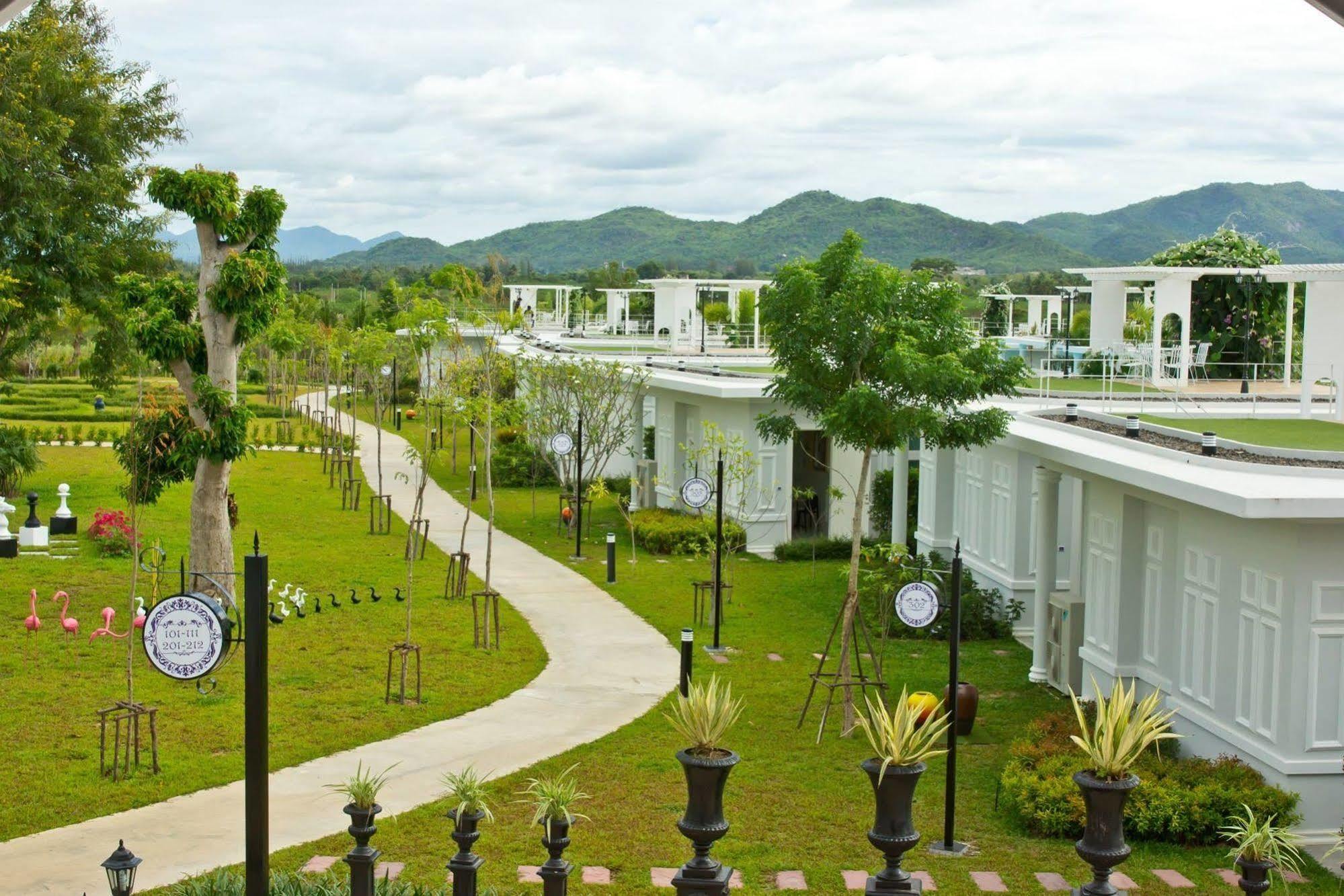 The Sea-Cret Garden Hua Hin Hotel Bagian luar foto